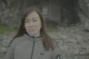 Die grönländische Aktivistin und Künstlerin Paninnguaq Lind Jensen steht für eine neue Generation junger Inuit, die eine eigene Identität suchen und ihre kulturellen Wurzeln neu entdecken.