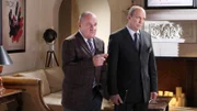 Captain Jim Brass (Paul Guilfoyle, l.) und Conrad Ecklie (Marc Vann) konfrontieren den Verdächtigen mit ihren Vermutungen.