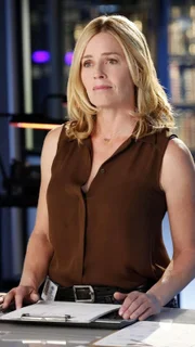 Julie Finlay (Elisabeth Shue) wurde von D.B. beauftragt zu überprüfen, ob Greg damals das einzig urteilsrelevante Beweisstück im Fall des unschuldig verurteilten Greg Ellis verfälscht hat.