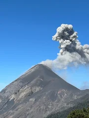 Der Vulkan Fuego in Guatemala bricht alle 20 Minuten aus. Er ist so aktiv, dass nicht einmal Forschende ihn betreten dürfen.