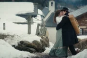 Winter Palace Staffel 1 Folge 1 Junge Liebe: Manon Clavel als Rose Morel, Cyril Metzger als André Morel.