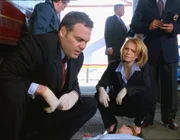 Detective Goren (Vincent D'Onofrio) und seine Kollegin Eames (Kathryn Erbe) finden das dritte Mordopfer.