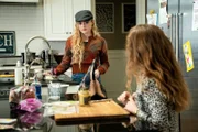 Abigail Carlson (l.)