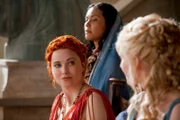 Ein Tag, den sie nie vergessen werden: Naevia (Lesley-Ann Brandt, M.), Lucretia (Lucy Lawless, l.) und Lithyias (Viva Bianca, r.) ...