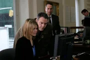 Pictured: (l-r) Kathryn Erbe as Det. Alex Eames, Vincent D'Onofrio as Det. Robert Goren, Tom Titone as Bart
