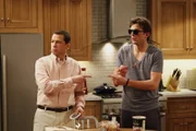 Wahre Männer: Alan (Jon Cryer, l.) und Walden (Ashton Kutcher, r.) ...