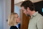 Max (Julian Looman) und Miranda (Elen Rhys) sind sich bei den Ermittlungen nicht immer einig.