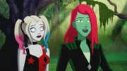 L-R: Harley Quinn und Poison Ivy