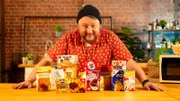Ob Popcorn, Pommes, Kuchen oder Reis: In der Mikrowelle sind viele beliebte Fertigsnacks in weniger als fünf Minuten fertig. Sebastian Lege baut sie nach.