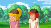Bibi (l.) und Tina sind ganz beglückt, dass sie dem Hirschen zurück in die Freiheit verholfen haben.