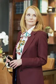 Lisa Benner (Marg Helgenberger)