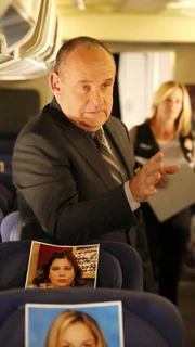 Captain Jim Brass (Paul Guilfoyle) und Julie Finlay (Elisabeth Shue) versuchen zu rekonstruieren, was sich während des Fluges, der nach Landung für eine mutmaßliche Diebin einen tödlichen Ausgang genommen hat, zugetragen hat.