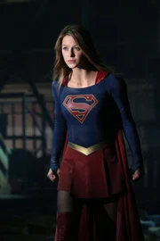 Nach ihrem Höhenflug und den ersten Lobpreisungen der Presse wird Kara (Melissa Benoist) sehr schnell wieder auf den Boden der Tatsachen zurückgeholt. Es stellt sich heraus, dass es gar nicht so leicht ist, eine frischgebackene Superheldin zu sein ...