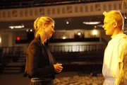Die Musical-Leiterin Amanda (Cynthia Nixon) ist wie fast die gesamte Crew, sehr unzufrieden mit Marc (Billy Magnussen) als Besetzung für die Hauptrolle des Musicals 'Ikarus'.
