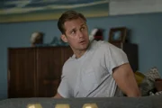 Perry Wright (Alexander Skarsgård).