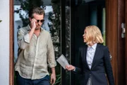 Max (Julian Looman) und Miranda (Elen Rhys) sind sich bei den Ermittlungen nicht einig.