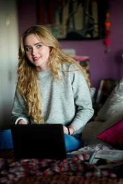 Abigail Carlson (Kathryn Newton)