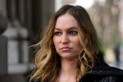 Drea Di Matteo als Sandra Roberts.