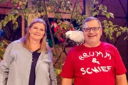 Filmtrainerin Barbara Obersojer ist heute zu Gast und zeigt, welche besonderen Eigenschaften Kakadus haben.