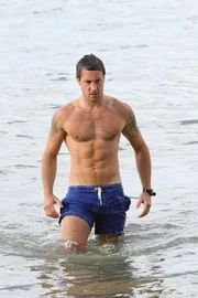 K&auml;mpft gegen das organisierte Verbrechen an den sonnenverw&ouml;hnten Str&auml;nden von Hawaii: Steve McGarrett (Alex O'Loughlin) ...