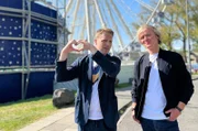 Achtung, Achtung: Polizeichef Pocher ist heute auf seinem Mini-Polizei-Autoscooter unterwegs und verteilt Anzeigen an übergriffige Comedians! Denn heute hat auch ein Mann von Ruhm auf dem Rummel Platz. Wer sein Idol auf dem heimischen Jahrmarkt trifft, bei dem pochert das Herz schonmal höher.