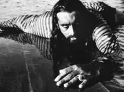 Sandokan (Kabir Bedi) ist nach einem halsbrecherischen Abenteuer noch einmal mit dem Leben davongekommen.