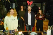 Die WG Bewohner (v.l.) Nika (Isabelle Geiss), Luke (Jakob Graf), Tobias (Patrick Müller) und Vivien (Sharon Berlinghoff) genießen ihr Beisammensein.
