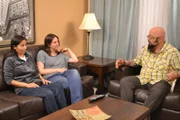 Jackson Galaxy, Angela and Gloria in their home.