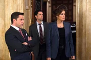 L-R: Rafael Barba (Ra&uacute;l Esparza), Nick Amaro (Danny Pino) und Olivia Benson (Mariska Hargitay)