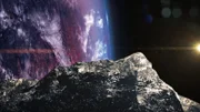 Ein Asteroid zieht an einem Planeten vorbei.