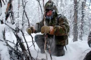 Der letzte Jäger des Dorfes unterwegs in den russischen Wäldern. Auch bei minus 50 Grad geht es auf Schneehuhn-Jagd.