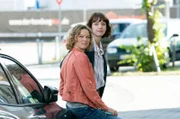 Die Kommissarinnen Tomke Jennsen (Anjorka Strechel) und Ida Müller-Dogan (Amelie Plaas-Link) versuchen die Beziehung des Opfers zu ihrem Ehemann besser zu verstehen.