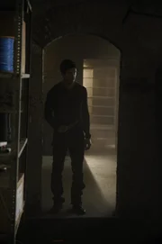 Irgendetwas ist hier faul: Ben (Dylan McDermott) durchsucht, mit einem Messer bewaffnet, das Haus ...