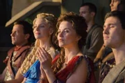 Zu spät erkennen Ilithyia (Viva Bianca, 2.v.l.) und Lucretia (Lucy Lawless, 2.v.r.), dass sie zu hoch gepokert haben ...