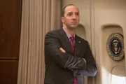 Gary Walsh (Tony Hale)