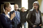 "Soko Donau", "Opfer ohne Namen." Paul Schweikhart entdeckt von seiner Jacht aus einen scheinbar Toten am Ufer der Donau. Im Bild (v.li.): Lilian Klebow (Penny Lanz), Dietrich Siegl (Otto Dirnberger), Gregor Seberg (Helmuth Nowak), Stefan Jürgens (Carl Ribarski).