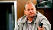 Der psychisch kranke Dr. Bryar (Chris Bauer) glaubt, dass er von einem fremden Wesen geleitet wird.
