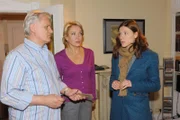 Nur mit Mühe gelingt es Dascha Clemens und Elisabeth davon abzuhalten, sie verhaften zu lassen.