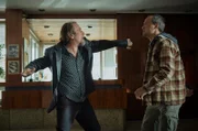 Nach der Paartherapie kommt es zu Handgreiflichkeiten zwischen Klient Jörn (Thomas Niehaus) und Kranitz Kumpel Manni (Bjarne Mädel, li.).