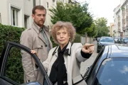 Dorothea Meyer (Ilse Neubauer, r.) weiß, was sie gesehen hat (li.: Christoph Schechinger).