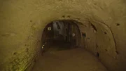 Das unterirdische System des Schlosses Breze wurde einst von Hand gegraben und bot den Adligen einen Ort der letzten Zuflucht vor plündernden Wikingern.