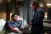 Das komplette Center wird unter Quarantäne gestellt, weil sich erst Colonel Vaselov (Gavin Hood, l.) und dann auch Daniel Jackson (Michael Shanks, r.) äußerst seltsam verhalten. Wurden beide zu Marionetten eine externen Macht?