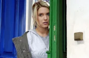 Anna (Jeanette Biedermann) versucht sich zu überwinden, um Jonas zu gestehen, dass sie seine heimliche Chatpartnerin ist ...