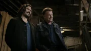 Bass (Luke Arnold, l.); Nicholas (John Noble, r.)