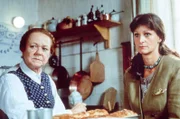 (v.li.): Enzi Fuchs (Franzi Pirchner), Barbara Weinzierl (Lena Rogler).