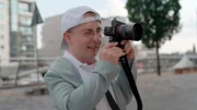Tobias ist heute 21 Jahre alt und möchte einen Job als Fotograf.