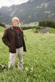 Der österreichische Wissenschafter Prof. Rudi Simek macht sich auf der Suche nach den Schätzen der Alpen.
