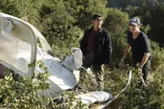 Während der Ermittlungen stoßen Don Eppes (Rob Morrow, r.) und Ian Edgerton (Lou Diamond Phillips, l.) auf etliche dubiose Ergebnisse, was die Aufklärung des Falles deutlich erschwert ...