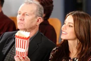 Jay Pritchett (Ed O'Neill), Gloria Delgado-Pritchett (Sofía Vergara)