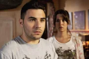 Lili (Sarah Bogen) stellt Easy (Lars Steinhöfel) die Beziehungsfrage: Liebt er sie noch?